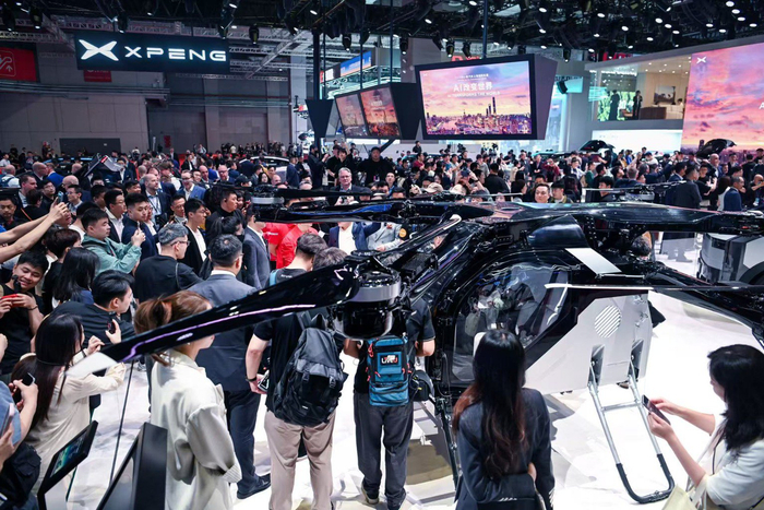 （ 小鹏汇天“陆地航母”，受访者供图）