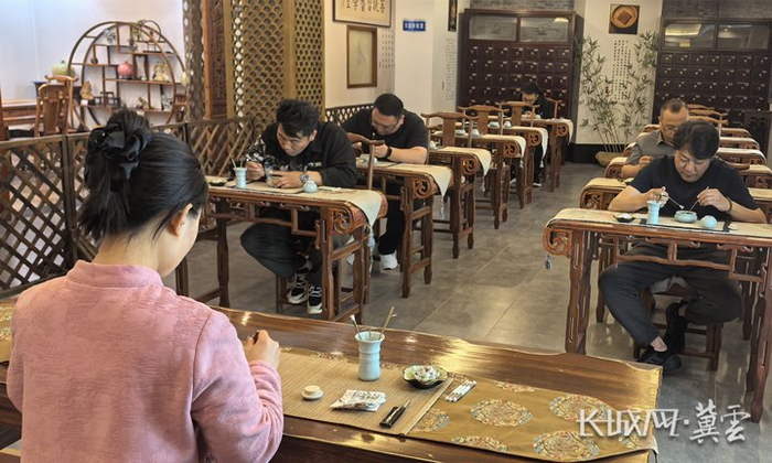 古城香文化博物馆内，正在进行香道体验课程。长城网·冀云客户端记者 王日成 摄