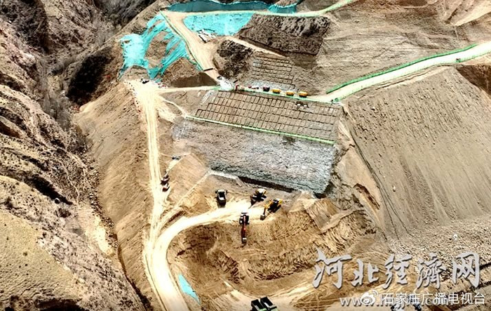 位于张家口市崇礼区的乌拉哈达水利枢纽工程现场。受采访单位供图