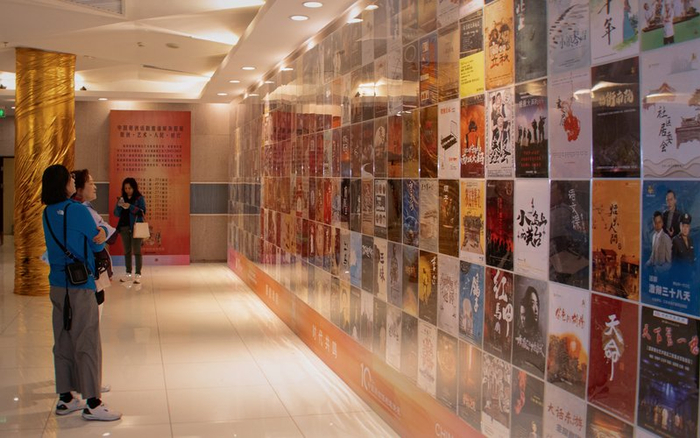 “十周年海报回顾展”，集中展示了从首届到第十届参演的所有剧目海报。