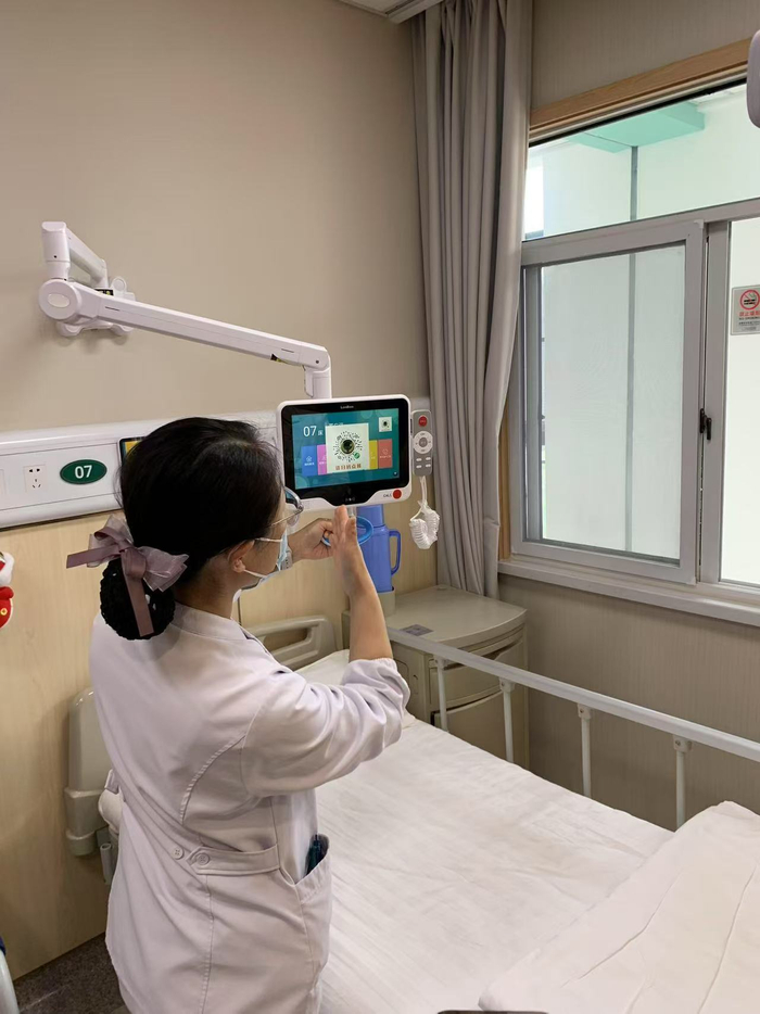 日本大分市国际课工作人员清水佑纪，在武汉市中心医院杨春湖院区住院部拍的照片。（图片由清水佑纪提供）