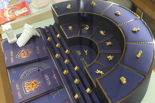 展柜布置 赖鑫琳 摄