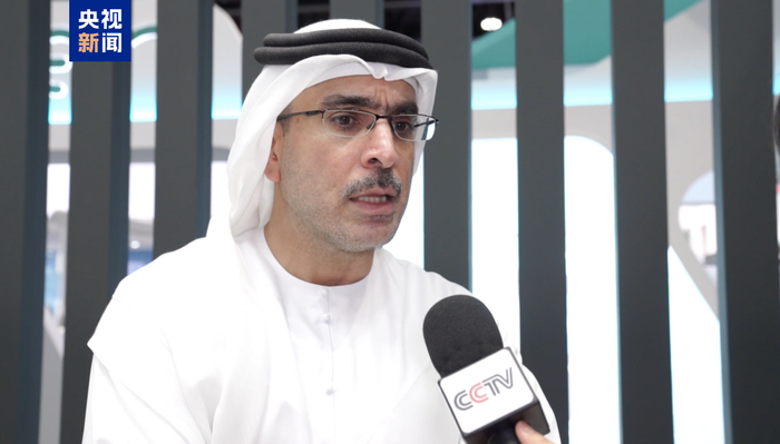 △阿联酋能源和基础设施部副部长谢里夫·奥拉马接受总台记者采访