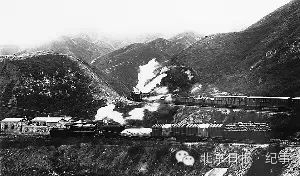 ▲青龙桥上下行火车同时开行