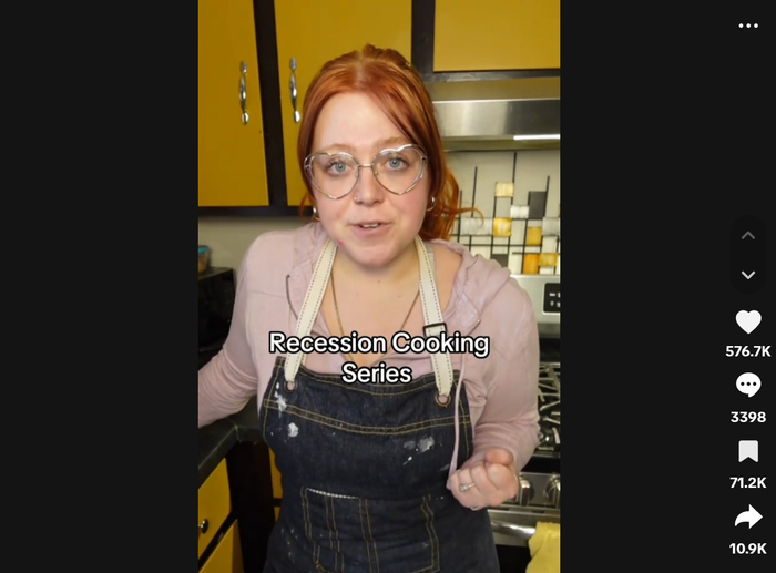 （Kiki Rough的“衰退料理系列”，来源：社交媒体）