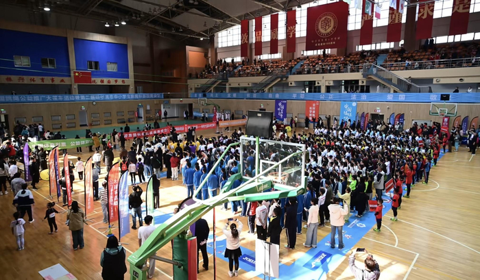 来自哈尔滨各中小学的学生积极参加比赛