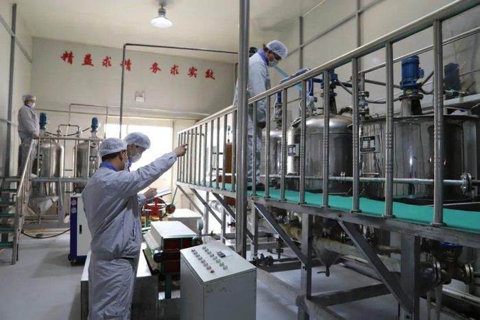 忙碌的生产车间