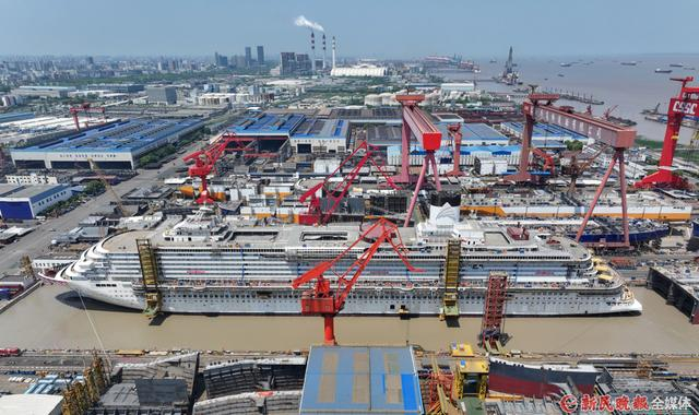 第二艘国产大型邮轮“爱达·花城号” 新民晚报记者陈梦泽 张龙 摄