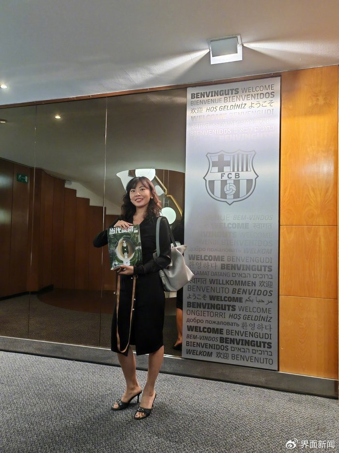 王健毓参观巴塞罗那足球俱乐部。（图片来源：受访者提供）