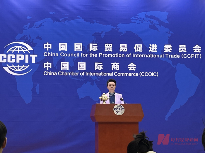 赵萍在发布会上回答记者提问 每经记者 石雨昕 摄