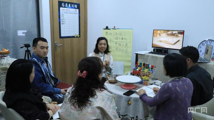陈春雨在为学员授课（央广网发  田佳鑫  摄）