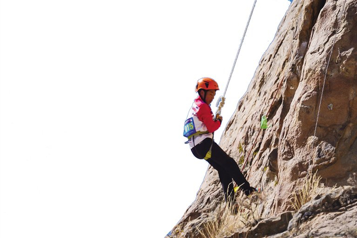 2024第二十一届中国西藏登山大会子项目——2024年西藏自治区攀岩自然岩壁公开赛。资料图