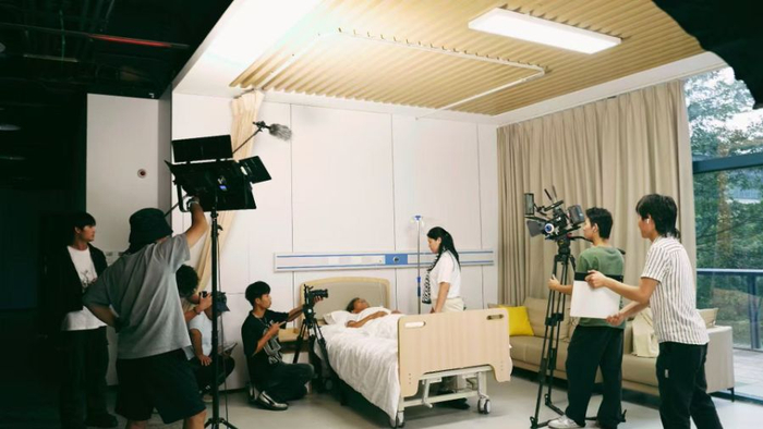 竖店内的拍摄场景，受访者供图