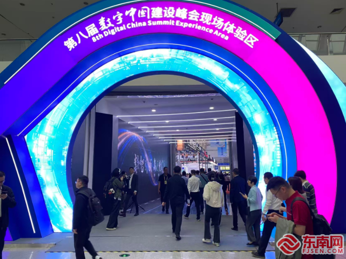 现场体验区吸引不少市民参观。