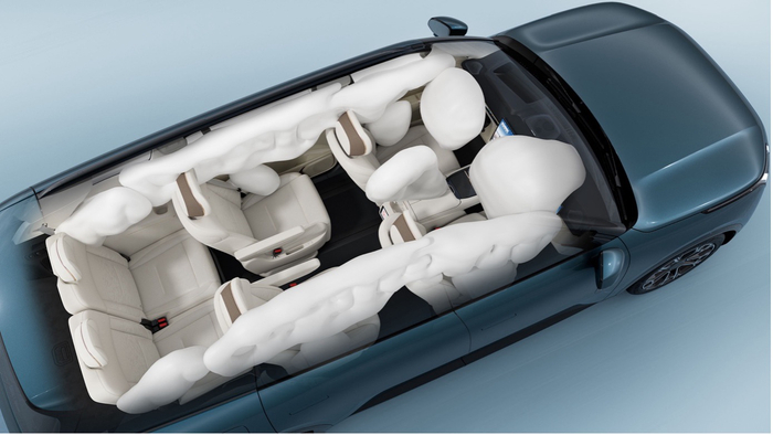 同级数量最多 12 安全气囊