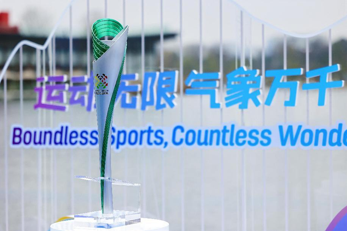 这是2月27日在成都天府艺术公园拍摄的世界运动会历史上首支火炬“竹梦”。新华社发