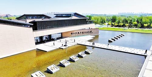     4月22日拍摄的邢台市城市规划展览馆。昔日的采矿塌陷区成为生态优美的城市会客厅。本报记者 吕若汐摄