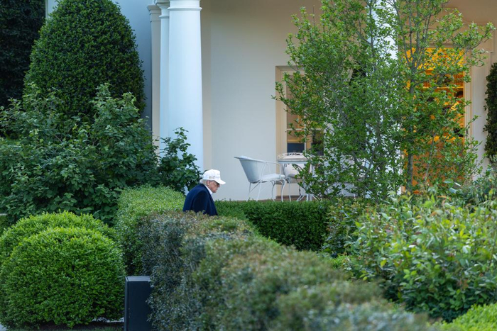 这是4月27日在美国首都华盛顿白宫拍摄的美国总统特朗普。新华社记者胡友松摄