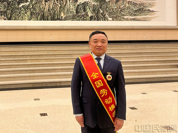 吴志巨获得全国劳模荣誉