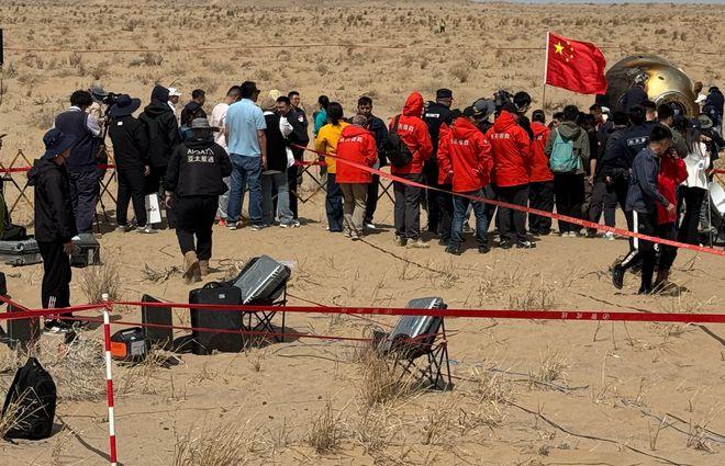 图:网翎在神十九回收现场保障网络
