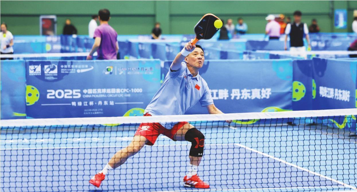         2025年中国匹克球巡回赛上的运动员在奋力拼搏。本报特约记者  周广庆  摄