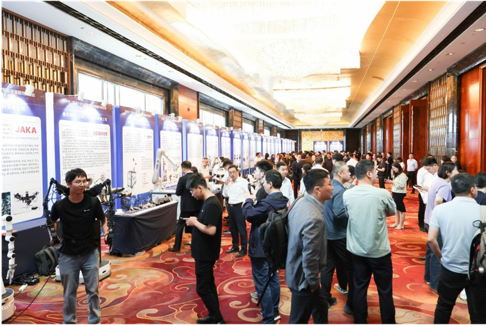 （活动现场产品参观展示区）