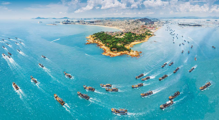 东山岛海域千帆竞发。 许保全 摄