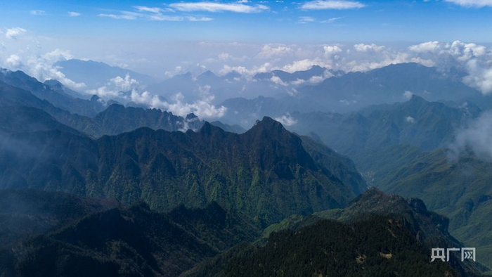 神农架林区风景（央广网记者左洋  摄）