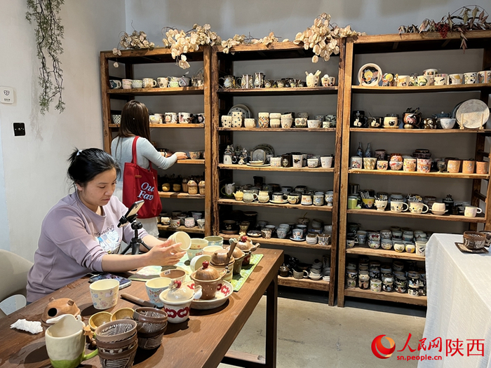 西安市长安区黄良新村里的“陶艺屋”。人民网记者 魏鑫摄