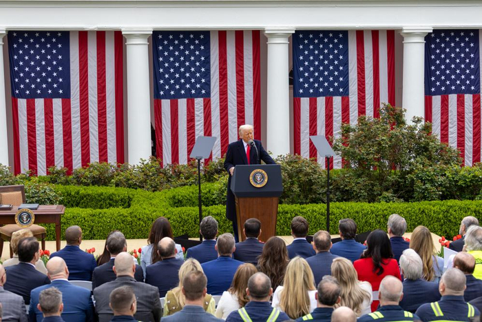  4月2日，美国总统特朗普在华盛顿白宫就关于所谓“对等关税”的行政令发表讲话。新华社记者胡友松摄