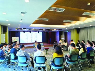 鼓楼区民政局举办“幸福学堂”情感治理课。 鼓楼区民政局供图