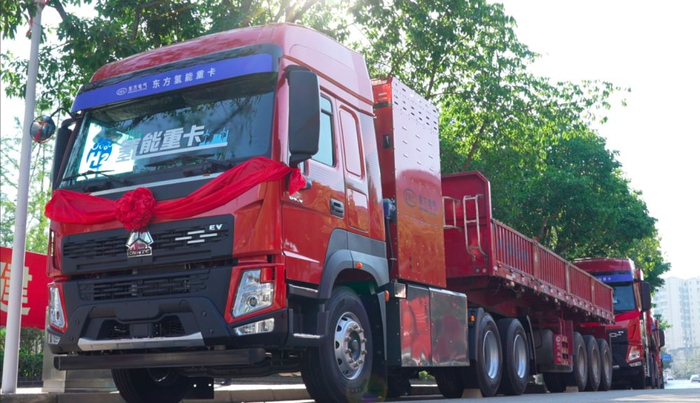 搭载着东方电气氢燃料电池的商用车即将投入使用。受访者供图