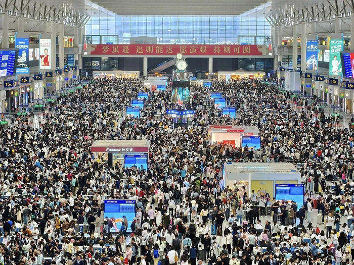 虹桥火车站候车大厅。铁路上海站供图