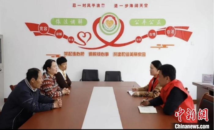 　　图为当地社区成立的“尚和”调解室。莱芜区委宣传部供图