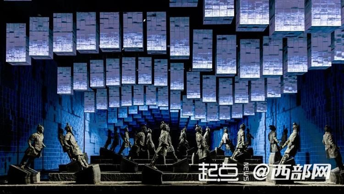 演出中融入了许多陕西特色。