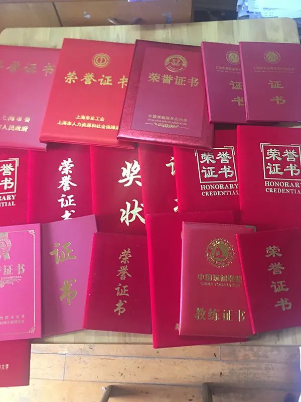 朱春南的部分证书。受访者供图