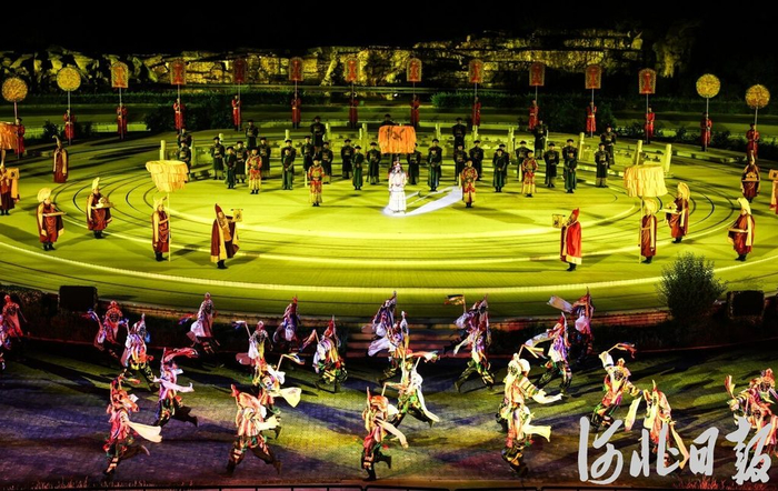 《鼎盛王朝·康熙大典》实景演出现场。（资料片）河北日报记者李佳泽摄