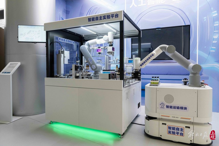 晶泰科技研发的智能自主实验平台在“模速空间”展示。孟雨涵摄