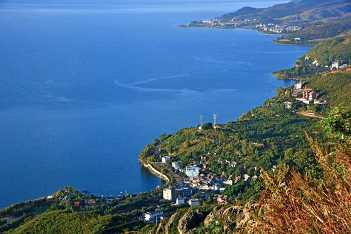 抚仙湖东岸 图源：“玉溪文旅”微信公众号