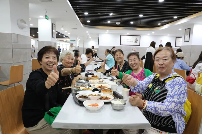 游客为荣昌点赞（央广网发  荣昌区融媒体中心供图）