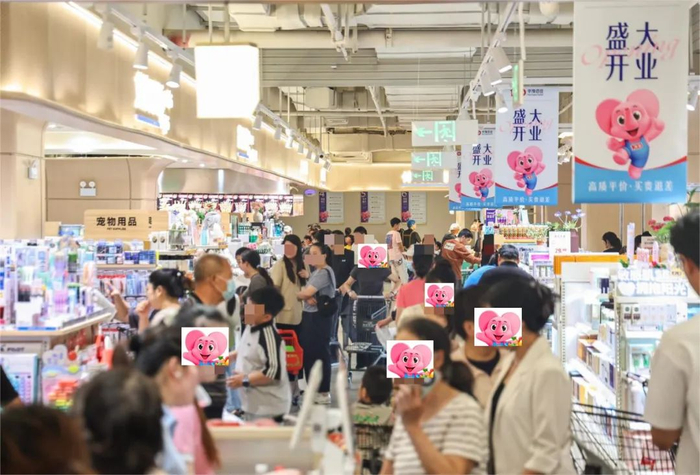 　　△5月1日华豫佰佳超市焦作首店开业，顾客摩肩接踵