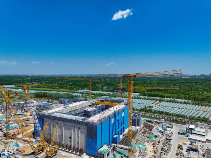 5月1日航拍的建设中的紧凑型聚变能实验装置主体工程。徐旻昊 摄