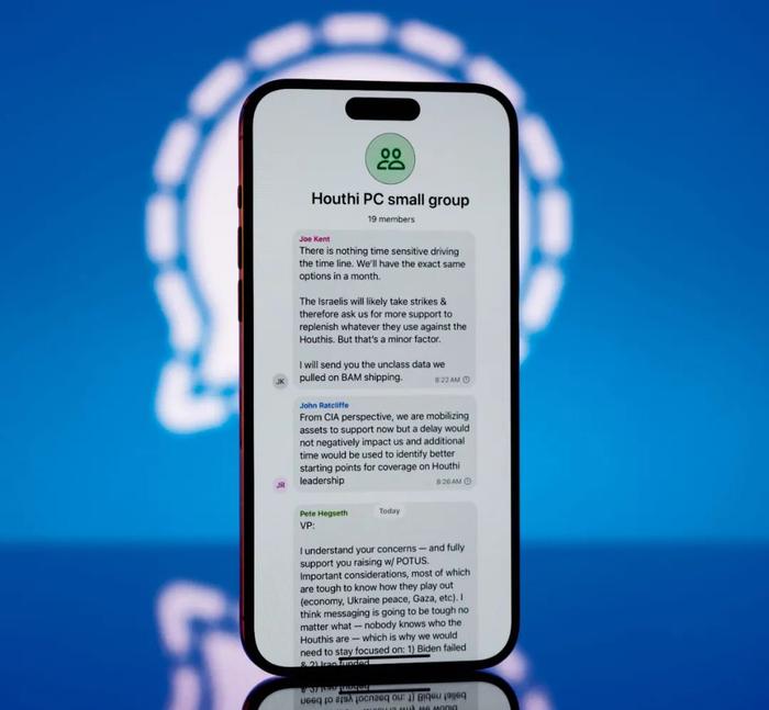 美国打击也门胡塞武装的部分群聊信息截图。图/IC