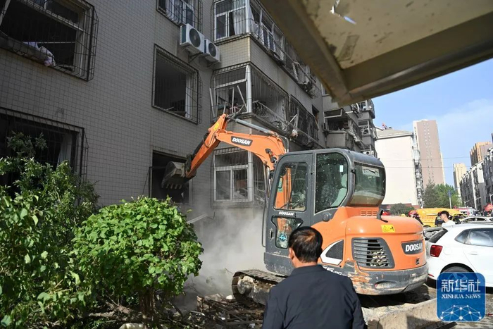 这是4月30日拍摄的爆炸事故救援现场。