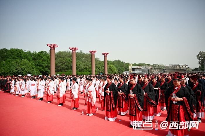 西安汉城湖举办汉式集体成人礼