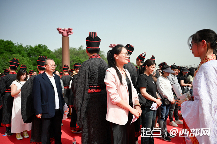 西安汉城湖举办汉式集体成人礼