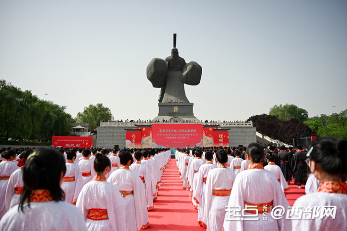 西安汉城湖举办汉式集体成人礼