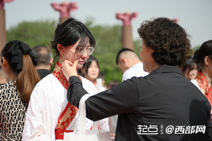 西安汉城湖举办汉式集体成人礼