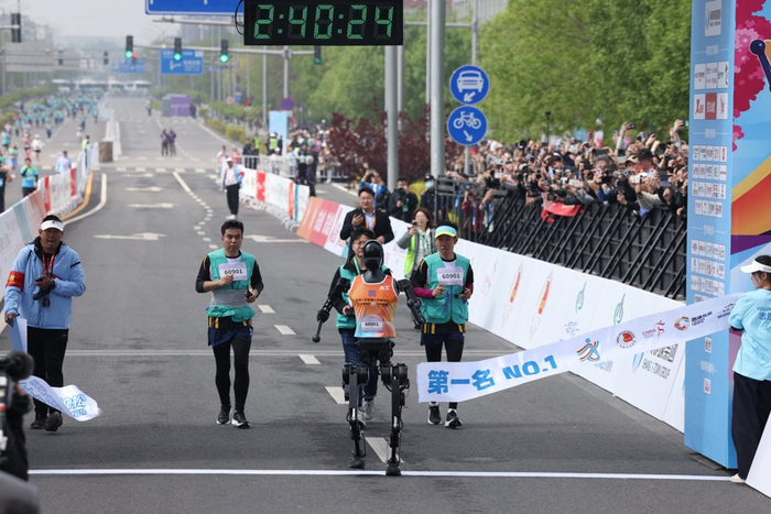 “天工Ultra”撞线时刻。受访者供图