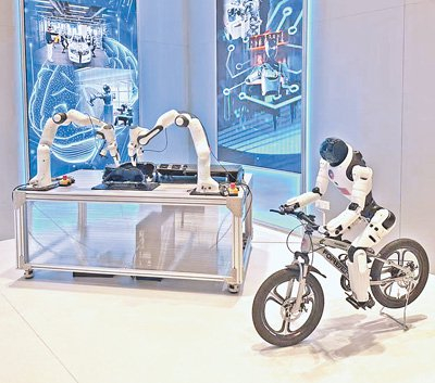 “模速空间”展厅内的产品。本报记者 谢 雨摄